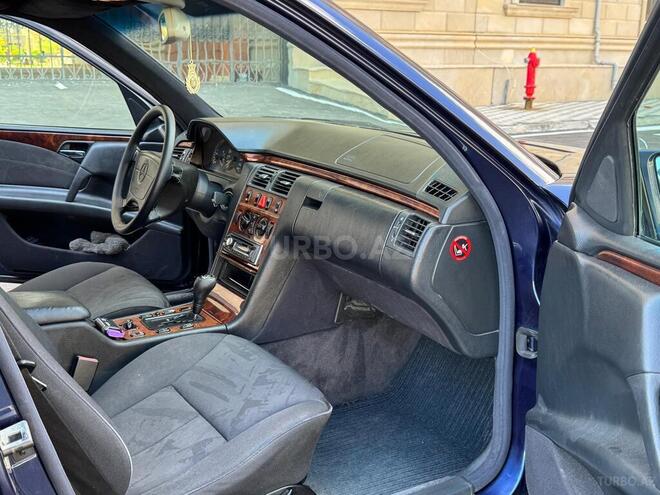 Mercedes E 240 1998, 402,000 km - 2.4 l - Bakı