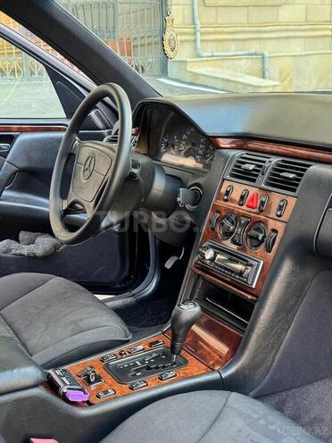 Mercedes E 240 1998, 402,000 km - 2.4 l - Bakı