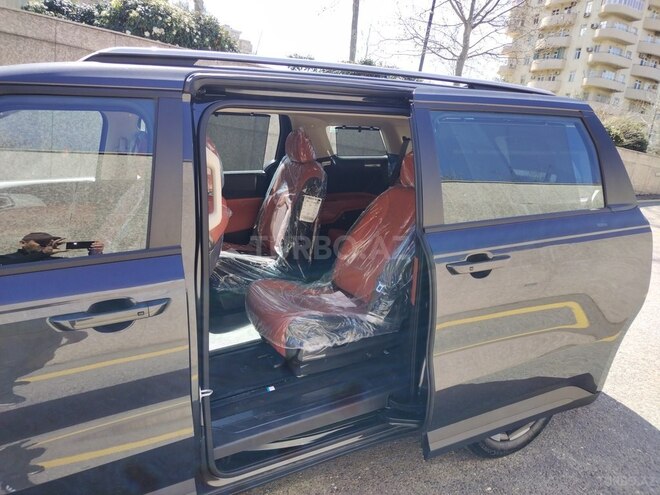 Kia Carnival-12