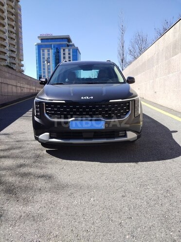 Kia Carnival-1