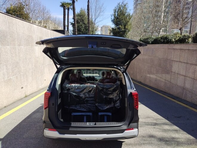 Kia Carnival-5