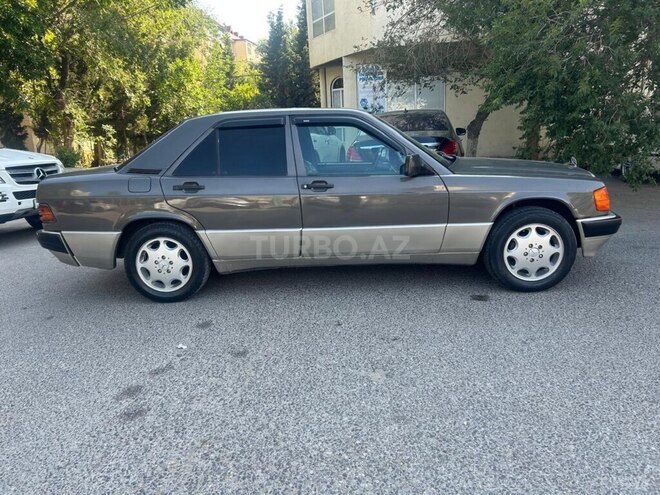 Mercedes 190-4