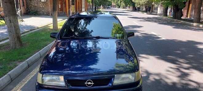 Opel Vectra 1995, 525,545 km - 2.0 l - Qax