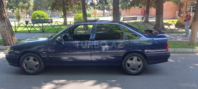 Opel Vectra 1995, 525,545 km - 2.0 l - Qax