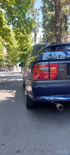 Opel Vectra 1995, 525,545 km - 2.0 l - Qax