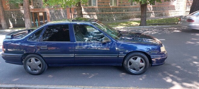 Opel Vectra 1995, 525,545 km - 2.0 l - Qax