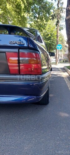 Opel Vectra 1995, 525,545 km - 2.0 l - Qax
