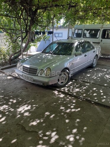 Mercedes E 200 1996, 380,000 km - 2.0 л - Xaçmaz