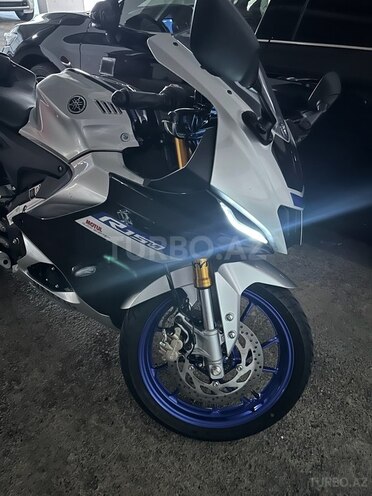 Yamaha R15M-9