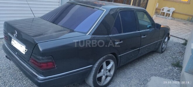 Mercedes E 220 1994, 358,000 km - 2.2 l - Bakı
