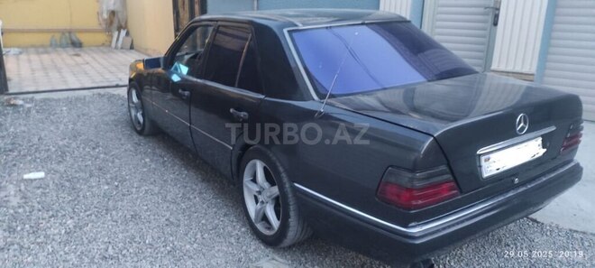 Mercedes E 220 1994, 358,000 km - 2.2 l - Bakı