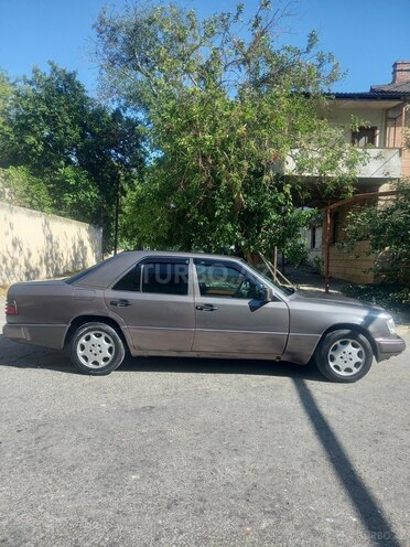 Mercedes E 220 1993, 580,000 km - 2.2 л - Bakı