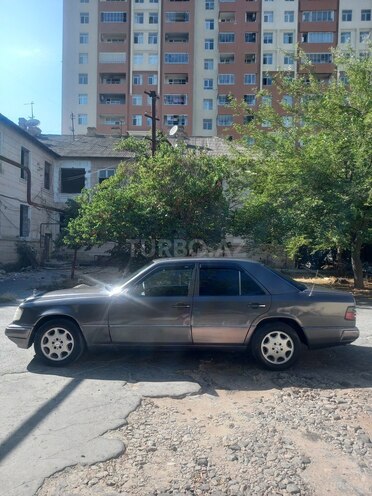 Mercedes E 220 1993, 580,000 km - 2.2 л - Bakı