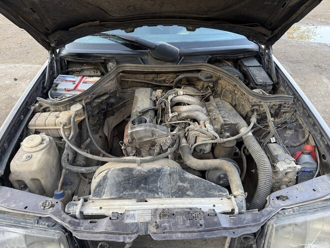 Mercedes E 200 d 1991, 200,000 km - 2.0 l - Qazax