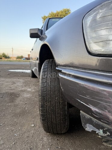Mercedes E 200 d 1991, 200,000 km - 2.0 l - Qazax
