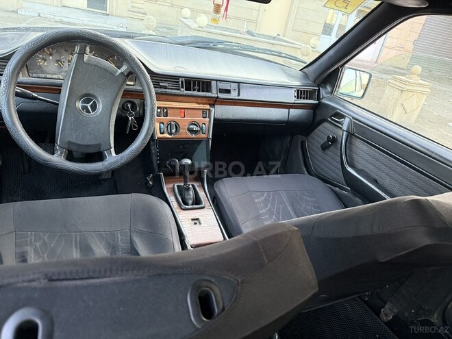 Mercedes E 200 d 1991, 200,000 km - 2.0 l - Qazax