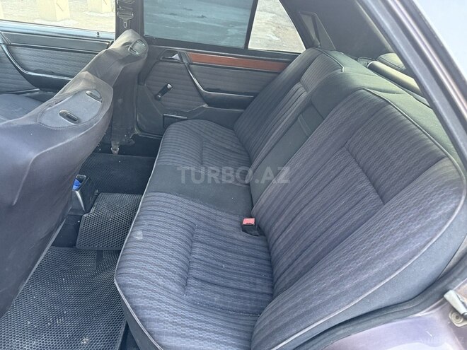 Mercedes E 200 d 1991, 200,000 km - 2.0 l - Qazax