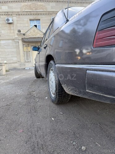 Mercedes E 200 d 1991, 200,000 km - 2.0 l - Qazax