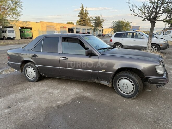 Mercedes E 200 d 1991, 200,000 km - 2.0 l - Qazax