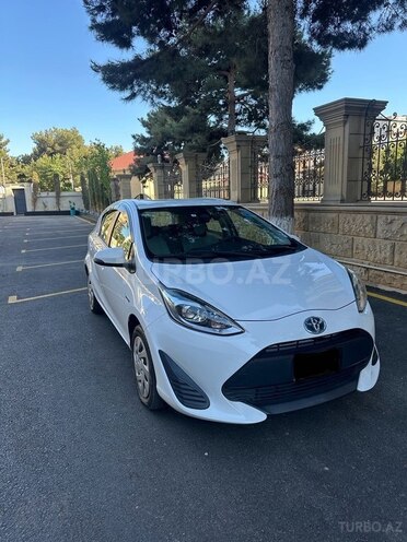Toyota Aqua-1