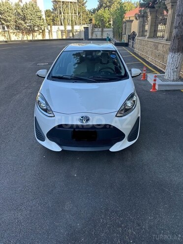 Toyota Aqua-2