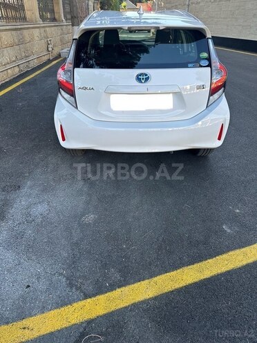 Toyota Aqua-4