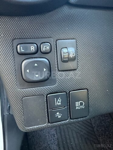 Toyota Aqua-17
