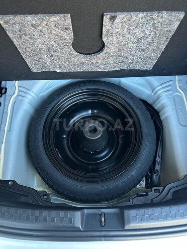 Toyota Aqua-15