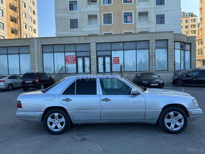 Mercedes E 220 1995, 322,000 km - 2.2 l - Sumqayıt