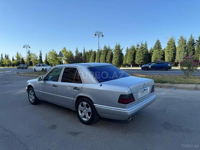 Mercedes E 220 1995, 322,000 km - 2.2 l - Sumqayıt