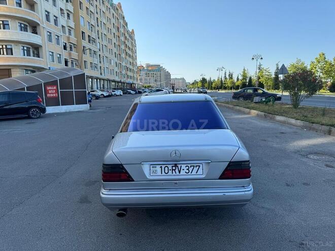 Mercedes E 220 1995, 322,000 km - 2.2 l - Sumqayıt