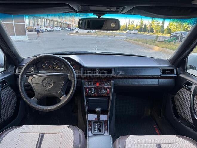 Mercedes E 220 1995, 322,000 km - 2.2 l - Sumqayıt
