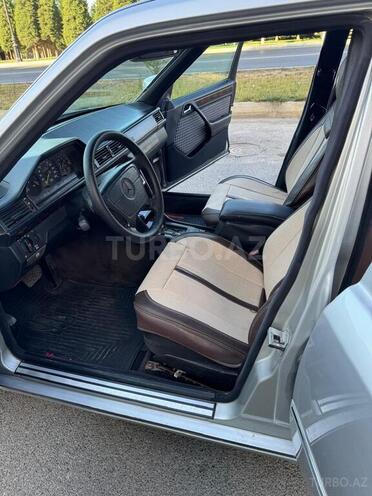 Mercedes E 220 1995, 322,000 km - 2.2 l - Sumqayıt