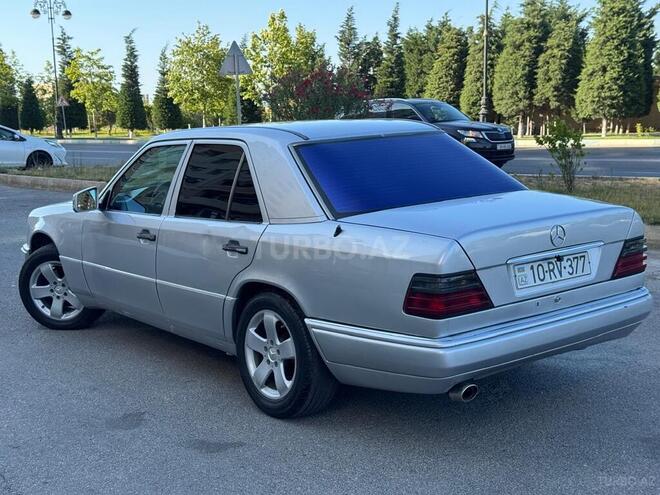 Mercedes E 220 1995, 322,000 km - 2.2 l - Sumqayıt