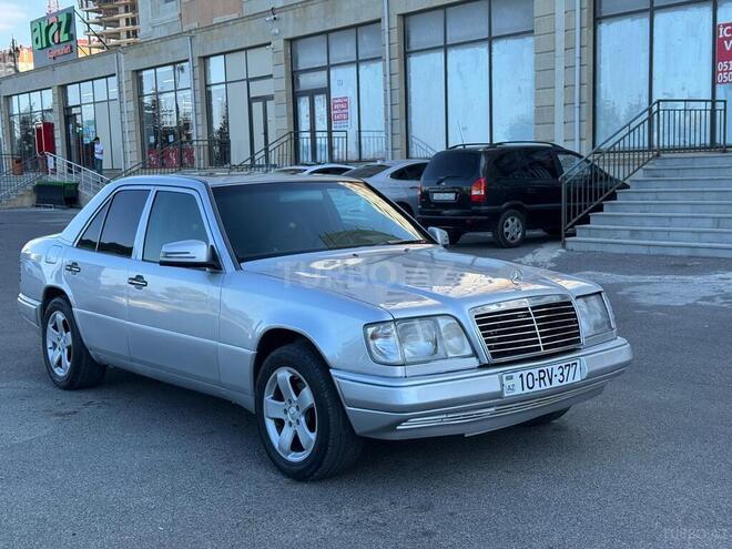 Mercedes E 220 1995, 322,000 km - 2.2 l - Sumqayıt