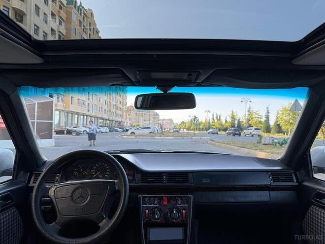 Mercedes E 220 1995, 322,000 km - 2.2 l - Sumqayıt