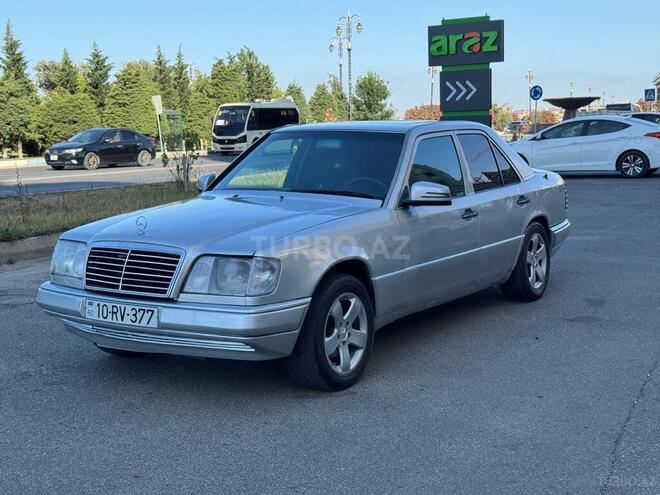 Mercedes E 220 1995, 322,000 km - 2.2 l - Sumqayıt