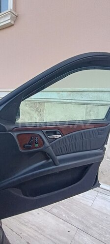 Mercedes E 240 1997, 265,012 km - 2.4 l - Naxçıvan