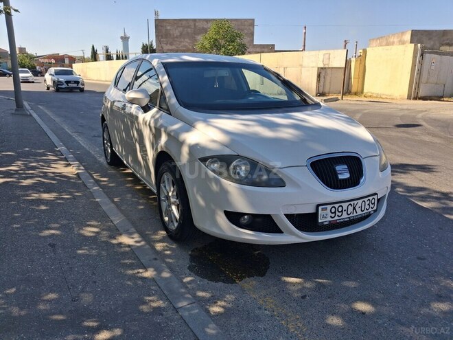 SEAT Leon-1