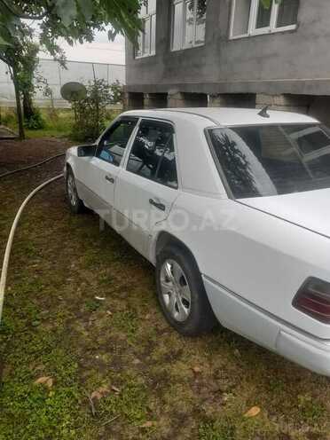 Mercedes E 250 1999, 500,000 km - 2.5 l - Astara