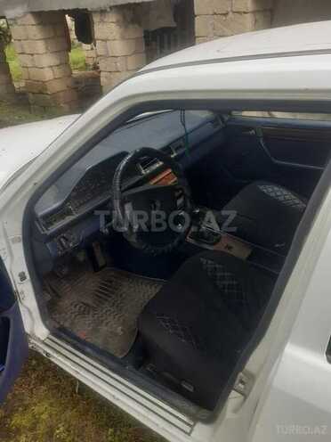 Mercedes E 250 1999, 500,000 km - 2.5 l - Astara