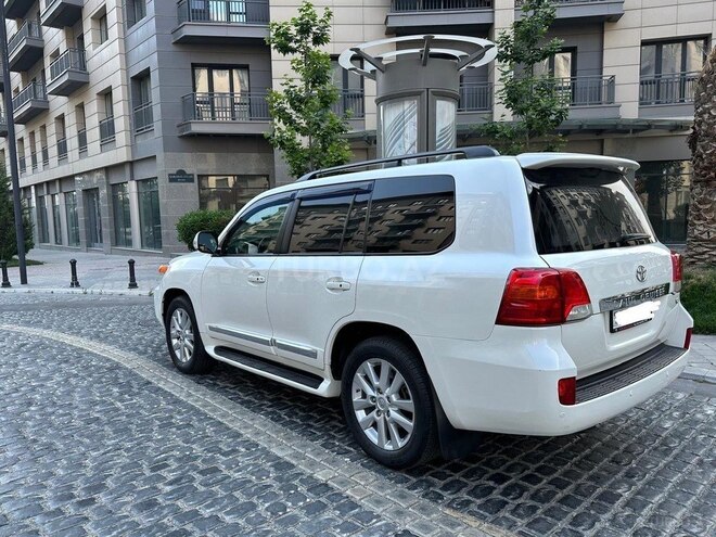 Toyota Land Cruiser-7