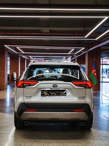 Toyota RAV4-6
