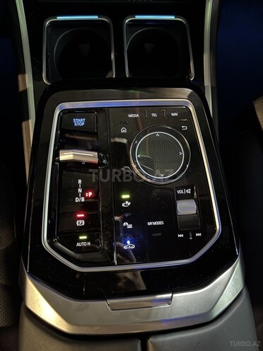 BMW i7-20