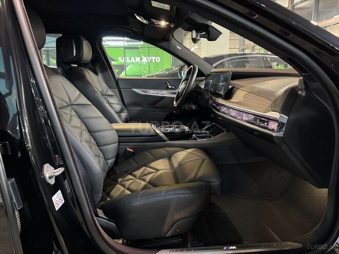 BMW i7-10