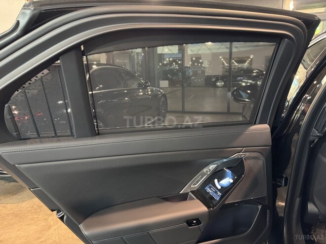 BMW i7-17