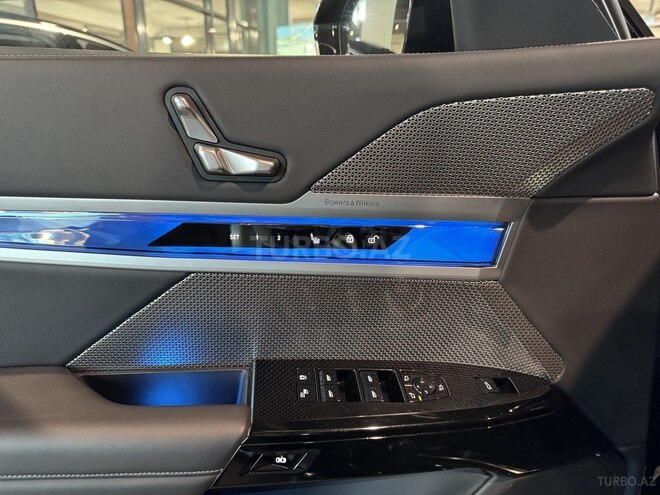 BMW i7-16