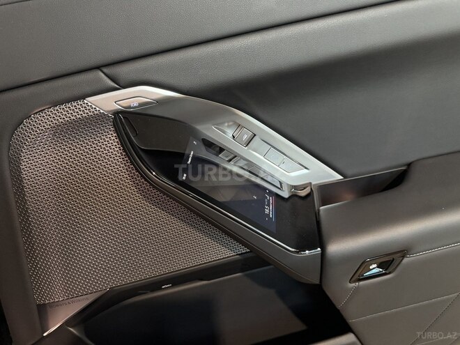 BMW i7-19