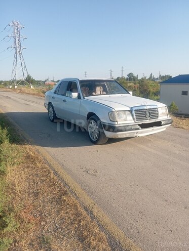 Mercedes E 200 d 1993, 213,000 km - 2.0 л - Şirvan