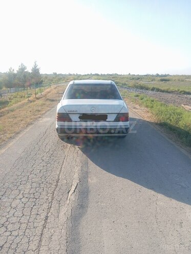 Mercedes E 200 d 1993, 213,000 km - 2.0 л - Şirvan